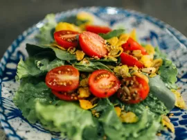 Convierte tus ensaladas de lechuga en platos deliciosos: trucos para aderezarlas y conservarlas con frutas